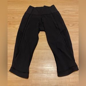 Lululemon size 4 Capri leggings black